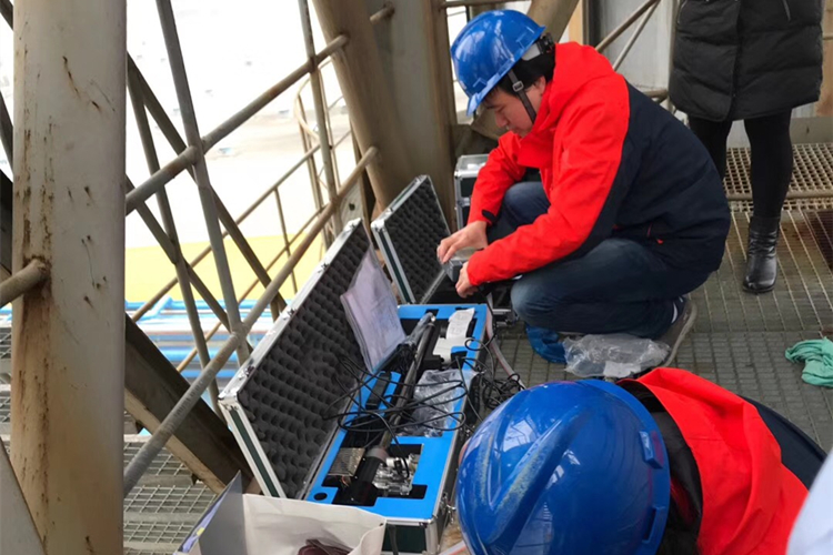 　　近日，浙江省計(jì)量科學(xué)研究院“固定污染源煙氣排放連續(xù)監(jiān)測(cè)系統(tǒng)(以下簡(jiǎn)稱CEMS)社會(huì)公用計(jì)量標(biāo)準(zhǔn)”順利通過質(zhì)檢總局專家組現(xiàn)場(chǎng)考核，成為全國(guó)首個(gè)CEMS社會(huì)公用計(jì)量標(biāo)準(zhǔn)，填補(bǔ)國(guó)內(nèi)空白。專家組認(rèn)為，該項(xiàng)目資料完整，人員操作熟練，一致同意通過現(xiàn)場(chǎng)考核