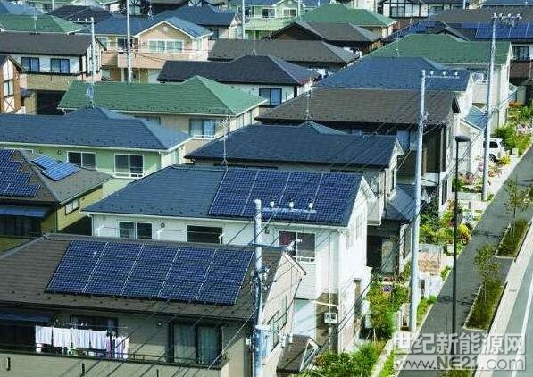 有業(yè)主問(wèn)：一平方米能安裝多少光伏?需要多少錢(qián)......?當(dāng)我聽(tīng)到看到光伏問(wèn)題中的“一平方米”這樣的問(wèn)題，腦袋確實(shí)有些大呀，真有些不知如何回答：一是光伏不是按面積平方米來(lái)安裝的，二是我回答起來(lái)是按電量來(lái)回答，與面積沒(méi)多大的關(guān)系。不過(guò)這個(gè)問(wèn)題確是業(yè)主迫切知道的事情，我們?yōu)闃I(yè)主考慮從專(zhuān)業(yè)角度為大家試著解釋一下“光伏一平方米”的問(wèn)題