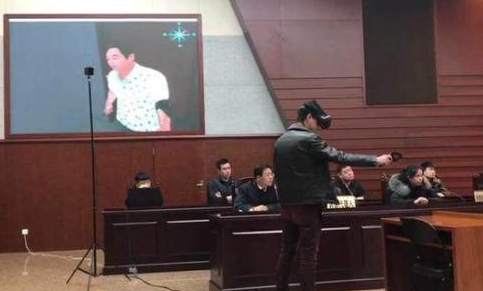 
            	法制晚報(bào)3月1日?qǐng)?bào)道，今天上午，在北京市一中院審理的一起故意殺人案中，北京市檢一分院使用“出庭示證可視化系統(tǒng)”進(jìn)行證據(jù)展示，目擊證人戴上VR眼鏡，通過(guò)操縱手柄還原兇案現(xiàn)場(chǎng)情況。據(jù)了解，使用3D和VR等高科技進(jìn)行證據(jù)展示，在全國(guó)還是首次