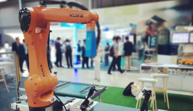 
                
	共享經(jīng)濟(jì)與工業(yè)實(shí)體其實(shí)早已悄悄開啟了融合的步伐，共享制造作為共享經(jīng)濟(jì)與實(shí)體經(jīng)濟(jì)深度融合的產(chǎn)物，能否成為中國實(shí)體經(jīng)濟(jì)復(fù)蘇的催化劑?


	 


	高鐵、支付寶、共享單車、網(wǎng)購......


	外國友人評出的中國“新四大發(fā)明”中，互聯(lián)網(wǎng)元素格外鮮明。這些互聯(lián)網(wǎng)新業(yè)態(tài)的發(fā)展，是中國互聯(lián)網(wǎng)經(jīng)濟(jì)飛速發(fā)展的縮影