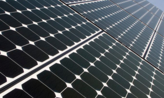 
	中國(guó)儲(chǔ)能網(wǎng)訊：日前據(jù)悉，太陽能制造商和開發(fā)商SunPower公司計(jì)劃推出其商業(yè)儲(chǔ)能業(yè)務(wù)。它將使用自己的軟件控制設(shè)計(jì)、安裝和操作電池儲(chǔ)能系統(tǒng)，以管理需求費(fèi)用，并優(yōu)化太陽能發(fā)電