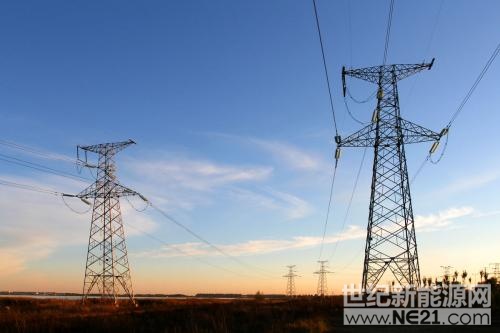 ——能源轉(zhuǎn)型期我國電網(wǎng)規(guī)劃建設(shè)的思路探討

西南電力設(shè)計(jì)院原副總工   吳安平

0、引言

關(guān)于電網(wǎng)的未來，有兩種完全對(duì)立的觀點(diǎn)：一種認(rèn)為電網(wǎng)會(huì)朝著“同步電網(wǎng)數(shù)量越來越少、電網(wǎng)規(guī)模越來越大”的方向發(fā)展，最終形成以特高壓（主要是交流特高壓）為骨干網(wǎng)架、全球互聯(lián)并統(tǒng)一調(diào)度的超級(jí)大電網(wǎng)；另一種則認(rèn)為可再生能源分散化的生產(chǎn)和消費(fèi)模式，再加上儲(chǔ)能技術(shù)的突破和廣泛應(yīng)用，將導(dǎo)致電網(wǎng)的消亡。兩種觀點(diǎn)盡管南轅北轍，但卻都認(rèn)為是建設(shè)能源互聯(lián)網(wǎng)的結(jié)果