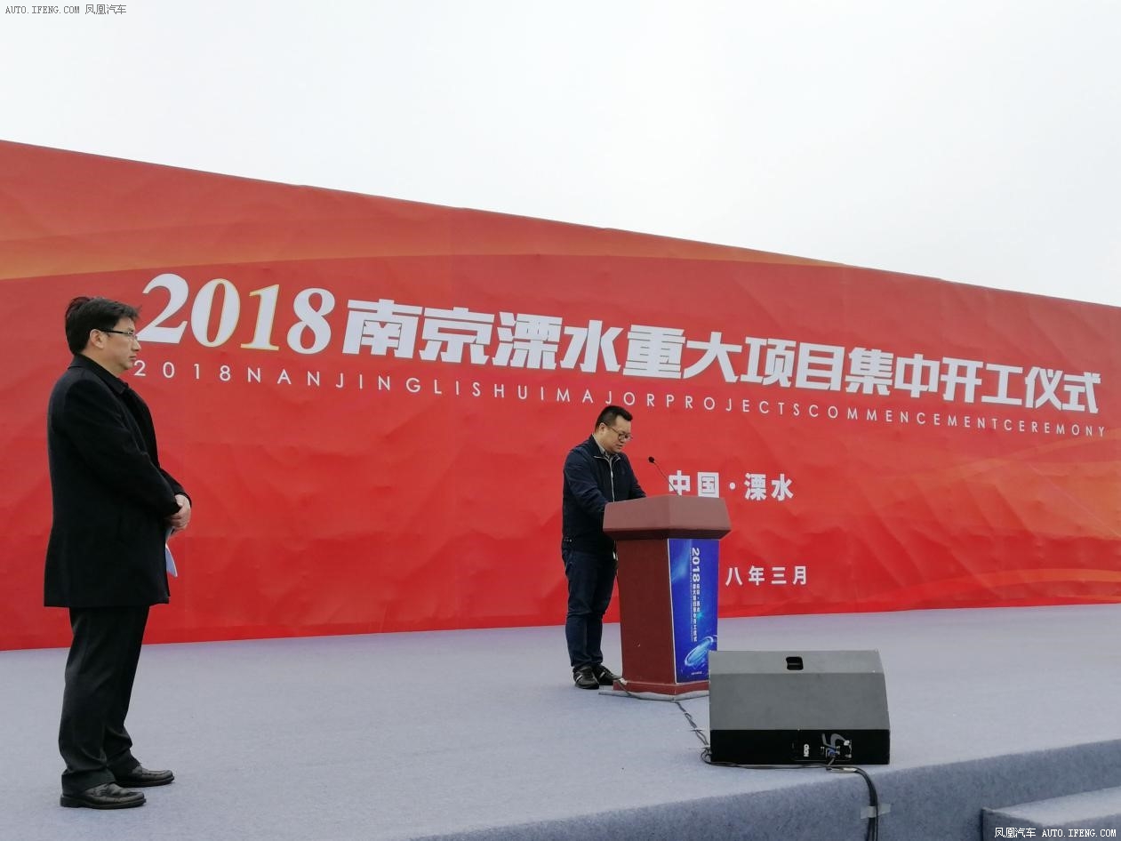 
	中國儲(chǔ)能網(wǎng)訊：新春伊始，溧水區(qū)重大產(chǎn)業(yè)項(xiàng)目建設(shè)呈一片火熱景象：23個(gè)重大項(xiàng)目于3月3日在溧水空港小鎮(zhèn)天臣新能源系統(tǒng)總成項(xiàng)目基地集中開工。南京市市委書記張敬華、市長藍(lán)紹敏、溧水區(qū)區(qū)委書記謝元、區(qū)長薛鳳冠等市、區(qū)、開發(fā)區(qū)近230余名領(lǐng)導(dǎo)列席，天臣新能源董事長盛司光及其他22個(gè)項(xiàng)目主要負(fù)責(zé)人一同出席參與開工儀式