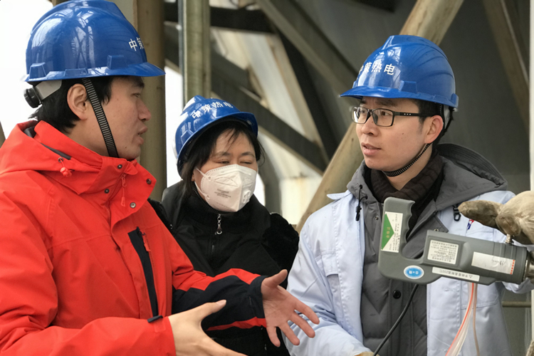 　　近日，浙江省計量科學研究院“固定污染源煙氣排放連續(xù)監(jiān)測系統(tǒng)(以下簡稱CEMS)社會公用計量標準”順利通過質(zhì)檢總局專家組現(xiàn)場考核，成為全國首個CEMS社會公用計量標準，填補國內(nèi)空白。專家組認為,該項目資料完整，人員操作熟練，一致同意通過現(xiàn)場考核