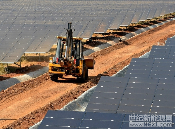 當?shù)貢r間2018年3月1日，印度班加羅爾號稱世界最大的太陽能園Shakti Sthala開啟第一期工程，預計將占地13000英畝（約合5260公頃），擁有2000兆瓦發(fā)電能力，預計到完工時投資將達1650億盧比（161億元人民幣）。
 
