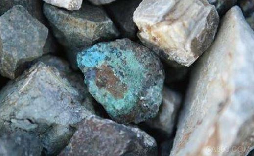 
                    
	近日，鈷報(bào)價(jià)持續(xù)上揚(yáng)，推動(dòng)節(jié)后鈷產(chǎn)品報(bào)價(jià)大幅上漲，正極材料廠商陸續(xù)恢復(fù)生產(chǎn)，雙方仍在相互試探，實(shí)際成交較為零星，預(yù)計(jì)大批量成交將出現(xiàn)在3月中旬。


	 


	鋰方面，鋰鹽供應(yīng)商積極推漲，一線供應(yīng)商報(bào)價(jià)持穩(wěn)，正極材料廠商生產(chǎn)逐步恢復(fù)，預(yù)計(jì)將會(huì)有大批量成交