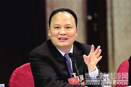  
全國(guó)人大代表劉漢元 受訪者供圖
 

新能源的發(fā)展備受關(guān)注，政府工作報(bào)告指出，要堅(jiān)持人與自然和諧發(fā)展，著力治理環(huán)境污染，生態(tài)文明建設(shè)取得明顯成效。在2018年，要優(yōu)化能源結(jié)構(gòu)，煤炭消費(fèi)比重下降8.1個(gè)百分點(diǎn)，清潔能源消費(fèi)比重提高6.3個(gè)百分點(diǎn)