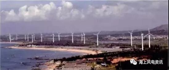  　　葉片是風電機組將風能轉化為機械能的重要部件之一，是獲取較高風能利用系數(shù)和經(jīng)濟效益的基礎，葉片狀態(tài)的好壞直接影響到整機的性能和發(fā)電效率，而葉片承受載荷較大，運行環(huán)境惡劣，風吹、日曬、雨林、雷擊、腐蝕等等都會對葉片的壽命造成巨大影響，因此隨著運行年限的增長，隨時都會發(fā)生意外損傷甚至事故，直接影響風電機組的安全運行和風電場的經(jīng)濟效益。為此，本文通過對風電機組葉片產(chǎn)生問題的原因進行分析，提出日常檢查方法以及時發(fā)現(xiàn)葉片問題，減少損失，并對常見的可自己修復的葉片受損類型提出維護建議