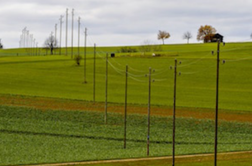 
	中國儲能網(wǎng)訊：根據(jù)日前發(fā)布的一份調(diào)查報(bào)告，使用電池儲能來降低電力高峰需求可能是美國電力配送合作社中最為明確定義的電池儲能業(yè)務(wù)案例之一。


	報(bào)告發(fā)現(xiàn)，美國電力配送合作社采用電池儲能系統(tǒng)的主要驅(qū)動(dòng)因素是用于電力負(fù)載平衡