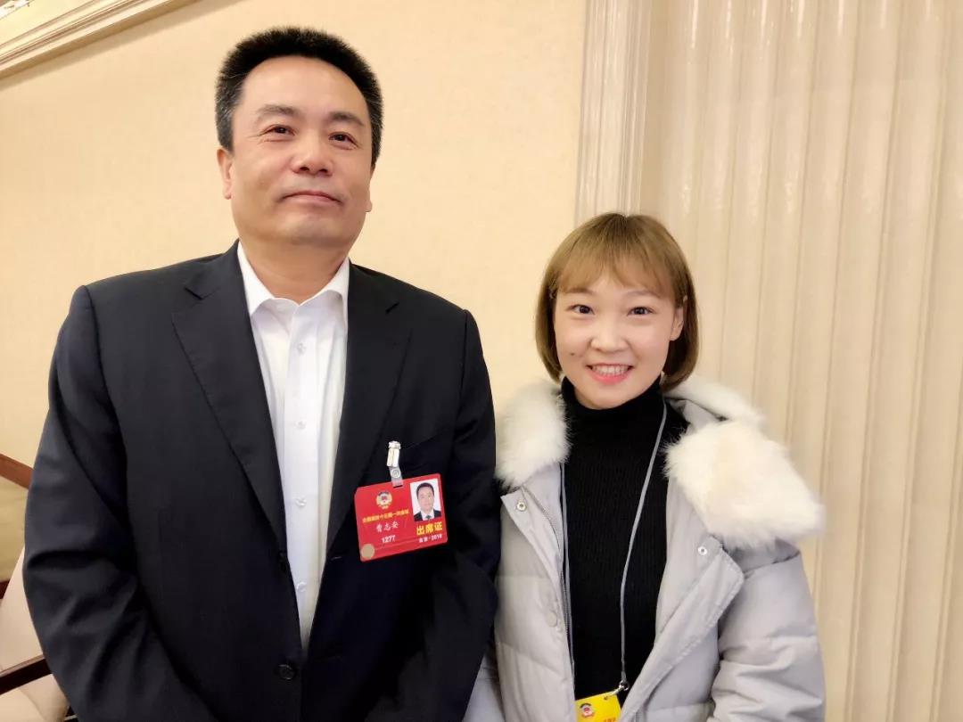 
	中國儲能網(wǎng)訊：3月6日，在北京會議中心經(jīng)濟(jì)組會場，全國政協(xié)委員、南方電網(wǎng)公司總經(jīng)理曹志安接受了《中國能源報(bào)》記者采訪。


	



	記者觀察到，曹志安每次都會在小組討論會之前半小時(shí)左右入場