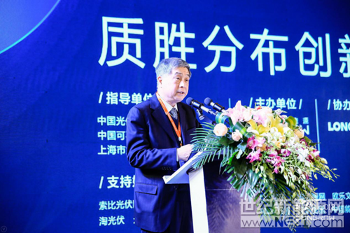 3月13日，由陽光電源主辦，中國光伏行業(yè)協(xié)會、中國可再生能源學(xué)會光伏專委會、上海市太陽能學(xué)會提供技術(shù)支持的PAT2018愛光伏一生一世 質(zhì)勝分布創(chuàng)新領(lǐng)跑光伏先進(jìn)技術(shù)研討會在合肥舉行。中國光伏行業(yè)協(xié)會副理事長兼秘書長王勃華在致辭中指出，過去一年中，我國光伏產(chǎn)業(yè)規(guī)模持續(xù)擴(kuò)大，分布式成為新亮點，但市場還存在一定問題和困難，如部分項目可靠性差、分布式補(bǔ)貼有所下調(diào)等