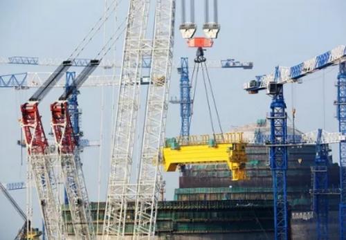 3月11日，華龍一號示范工程福清核電6號機組反應(yīng)堆廠房環(huán)吊主梁順利吊裝就位，為后續(xù)環(huán)吊安裝及內(nèi)穹頂?shù)跹b節(jié)點打下堅實的基礎(chǔ)。

環(huán)吊是反應(yīng)堆廠房的重要起重設(shè)備，用于設(shè)備安裝和檢修所需的各種吊運服務(wù)，環(huán)吊主梁包括電氣主梁和非電氣主梁，是環(huán)吊的主體框架部分