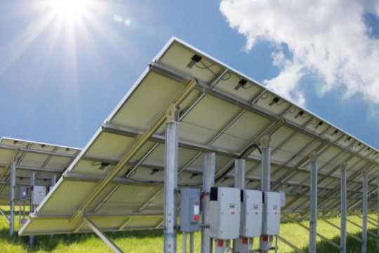 
	中國儲能網(wǎng)訊：日前據(jù)悉，美國佛羅里達(dá)電力和照明（FPL）公司已經(jīng)為其現(xiàn)有的74.5兆瓦的巴布科克牧場太陽能發(fā)電中心增加了10兆瓦/ 40兆瓦時的電池，創(chuàng)建了美國目前規(guī)模最大的太陽能+電池儲能系統(tǒng)。


	這也是FPL公司在數(shù)月后推出的第二個這樣的太陽能+儲能項(xiàng)目