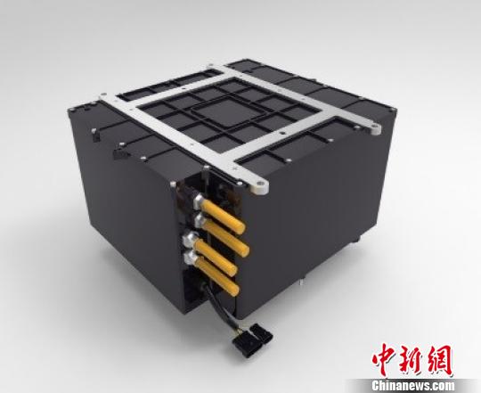 
	中國儲能網(wǎng)訊：中國科學(xué)院大連化學(xué)物理研究所(以下簡稱大連化物所)14日對外發(fā)布消息稱，由該所持股企業(yè)新源動力股份有限公司開發(fā)的HYMOD-300型車用燃料電池電堆模塊，經(jīng)壽命測試和整車應(yīng)用驗(yàn)證，突破了車用燃料電池5000小時的耐久性難關(guān)，成為中國首例自主研發(fā)的超越5000小時耐久性的燃料電池產(chǎn)品。


	



	同時，該產(chǎn)品還實(shí)現(xiàn)了電堆在-10℃環(huán)境下的低溫啟動，以及在-40℃下的儲存