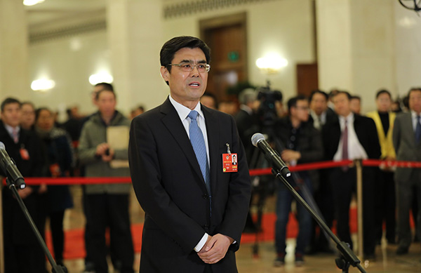 
	中國儲(chǔ)能網(wǎng)訊：全國政協(xié)十三屆一次會(huì)議3月15日舉行閉幕會(huì)。全國政協(xié)委員、國家電網(wǎng)公司董事長(zhǎng)舒印彪在經(jīng)過“委員通道”時(shí)接受媒體采訪