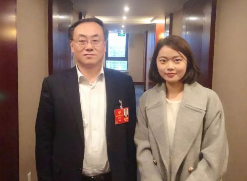 

全生明接受中國能源報記者盧奇秀采訪
 
　　去年6月，青海省在全國率先實現(xiàn)連續(xù)168小時全清潔能源供電，火爆能源圈。熱鬧過后，人們更多關(guān)注這次嘗試是否具備可持續(xù)性和可復(fù)制性，青海電網(wǎng)如何看待“全清潔能源供電”？是否有進(jìn)一步計劃？
 
　　此外，青海省風(fēng)電基本實現(xiàn)了全額消納，光伏年利用小時數(shù)處于全國領(lǐng)先水平，他們是如何做到這一點的？
 
　　兩會期間，《中國能源報》記者就這些問題采訪了全國政協(xié)委員、國網(wǎng)青海電力董事長全生明