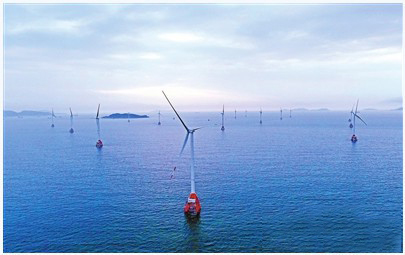  　　3月13日，珠海桂山海上風(fēng)電場(chǎng)示范項(xiàng)目建設(shè)現(xiàn)場(chǎng)傳來(lái)喜訊，110kV三角島升壓站受電成功，這標(biāo)志著由南方海上風(fēng)電聯(lián)合開發(fā)有限公司投資建設(shè)的廣東省首個(gè)海上風(fēng)電項(xiàng)目取得突破性進(jìn)展，為隨后的海上風(fēng)電場(chǎng)投運(yùn)以及東澳島、桂山島、大萬(wàn)山島聯(lián)網(wǎng)供電奠定了堅(jiān)實(shí)基礎(chǔ)，提供了關(guān)鍵條件。


 
珠海桂山海上風(fēng)電場(chǎng)示范項(xiàng)目海域矗立起一座座風(fēng)機(jī)