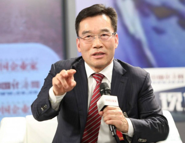  　　“與其花大量外匯冒很大風(fēng)險不遠(yuǎn)萬里從國外進(jìn)口石油，不如踏踏實實在自己家門口搞好海上風(fēng)電開發(fā)。”全國人大代表、明陽新能源投資控股集團(tuán)有限公司董事長張傳衛(wèi)說