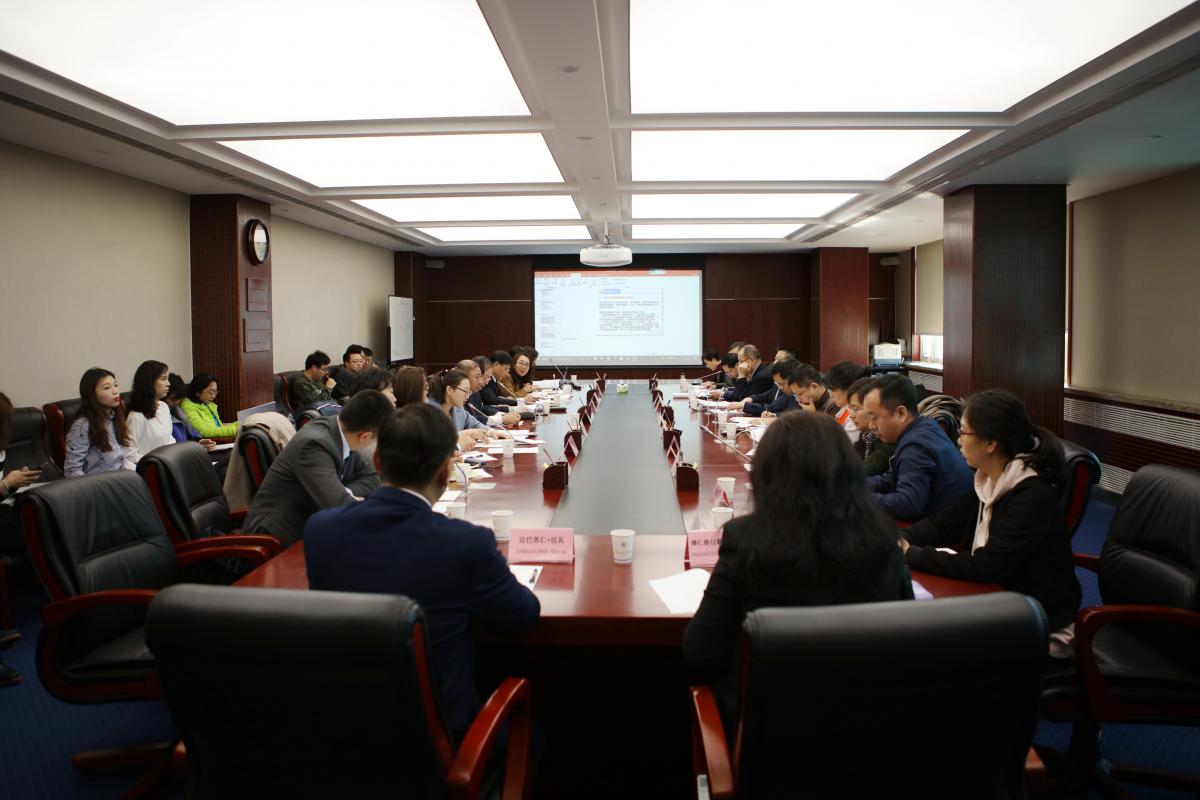 　　3月16日，由質(zhì)檢總局推薦，中國計(jì)量科學(xué)研究院(簡稱“中國計(jì)量院”)牽頭，蒙古國標(biāo)準(zhǔn)與計(jì)量局、內(nèi)蒙古自治區(qū)計(jì)量測試研究院共同承擔(dān)的國家重點(diǎn)研發(fā)計(jì)劃“政府間國際科技創(chuàng)新合作”重點(diǎn)專項(xiàng)“中蒙能源領(lǐng)域關(guān)鍵計(jì)量標(biāo)準(zhǔn)與技術(shù)合作研究”項(xiàng)目啟動(dòng)會(huì)在北京召開。  圖為項(xiàng)目啟動(dòng)會(huì)現(xiàn)場  攝影：陳杭杭 　　蒙古國標(biāo)準(zhǔn)與計(jì)量局主席甘圖木·蓋巴德拉合一行，質(zhì)檢總局科技司、國際司，中國計(jì)量院、內(nèi)蒙古自治