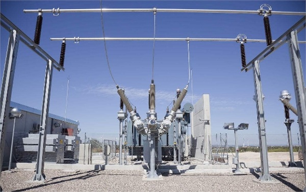 
                    
	變壓器行業(yè)與國(guó)家電網(wǎng)建設(shè)政策緊密相關(guān)。當(dāng)前中國(guó)政府和行業(yè)主管部門高度重視電網(wǎng)和電源投資失衡的矛盾，致力于解決電網(wǎng)建設(shè)滯后、網(wǎng)架結(jié)構(gòu)薄弱問題，以適應(yīng)電力需求快速增長(zhǎng)，實(shí)現(xiàn)電網(wǎng)與經(jīng)濟(jì)社會(huì)全面協(xié)調(diào)發(fā)展