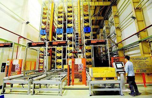 
                    
	自20世紀(jì)70年代末以來，我國(guó)物流設(shè)備有了較快的發(fā)展，各種物流運(yùn)輸設(shè)備數(shù)量迅速增長(zhǎng)，技術(shù)性能日趨現(xiàn)代化，集裝箱運(yùn)輸?shù)玫搅丝焖侔l(fā)展等。隨著計(jì)算機(jī)網(wǎng)絡(luò)技術(shù)在物流活動(dòng)中的應(yīng)用，先進(jìn)的物流設(shè)備系統(tǒng)不斷涌現(xiàn)，我國(guó)已具備開發(fā)研制大型裝卸設(shè)備和自動(dòng)化物流系統(tǒng)的能力