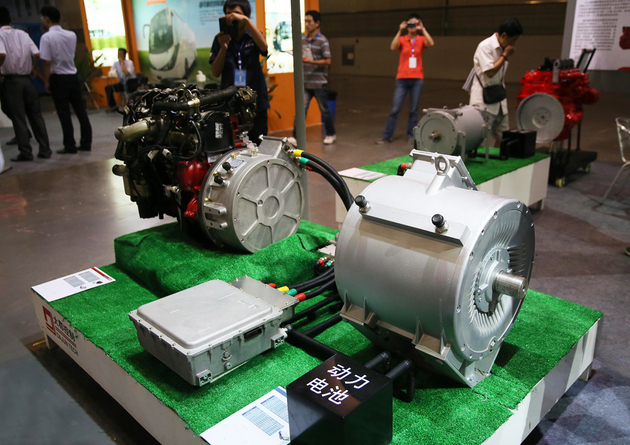 目前，廢舊電池資源化利用的兩大熱點分別是梯次利用和材料回收循環(huán)利用。前者可繼續(xù)在其他領域如電力儲能、低速電動車、五金工具等作為電源使用一定時間;后者為將電池進行拆解并資源化回收利用