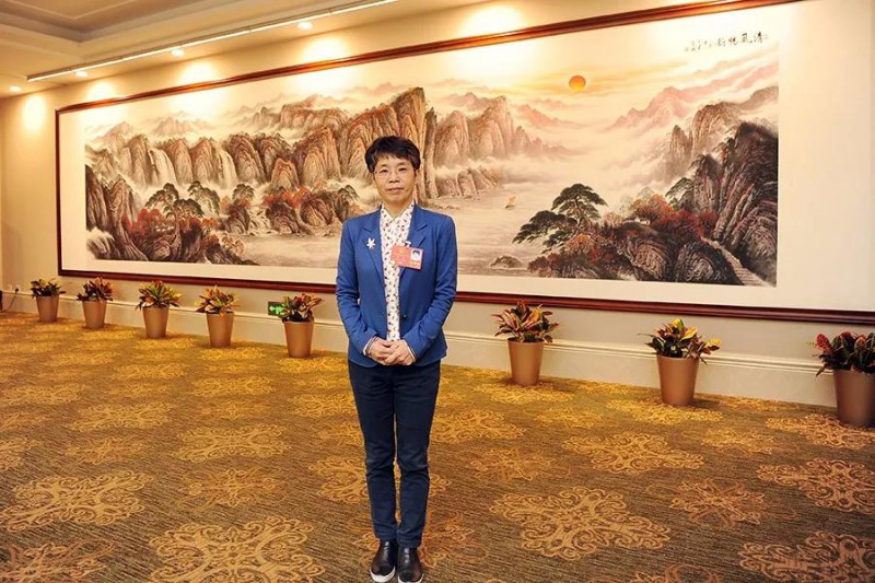  　　巨額財(cái)政補(bǔ)貼一向是政府扶植某一產(chǎn)業(yè)快速發(fā)展的強(qiáng)心劑。政策扶植之下，短短5年，我國(guó)風(fēng)電行業(yè)便實(shí)現(xiàn)彎道超車，中國(guó)風(fēng)電發(fā)展的速度之快超乎想象