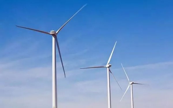                                         
	　　2017年，首次出現(xiàn)國(guó)內(nèi)新增新能源裝機(jī)容量超過(guò)傳統(tǒng)能源的拐點(diǎn)，是新能源將快速成為主體能源的重要標(biāo)志，大力發(fā)展新能源已成為各開發(fā)企業(yè)和電力裝備業(yè)的共識(shí)。風(fēng)電、光伏、生物質(zhì)能等新能源產(chǎn)業(yè)可持續(xù)發(fā)展空間廣闊，催生了一批優(yōu)秀企業(yè)誕生，并成為國(guó)際知名新能源開發(fā)、裝備制造及智慧能源管理運(yùn)營(yíng)的領(lǐng)軍者