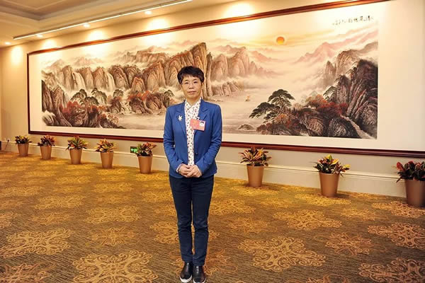                                         
	　　巨額財(cái)政補(bǔ)貼一向是政府扶植某一產(chǎn)業(yè)快速發(fā)展的強(qiáng)心劑。政策扶植之下，短短5年，我國(guó)風(fēng)電行業(yè)便實(shí)現(xiàn)彎道超車，中國(guó)風(fēng)電發(fā)展的速度之快超乎想象