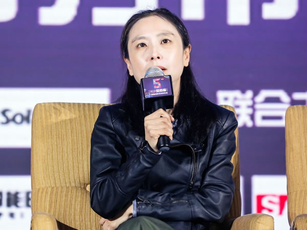                                         
	　　近年來，在光伏產(chǎn)業(yè)連年爆發(fā)的同時，降本增效也成為了行業(yè)的主旋律。隨著補(bǔ)貼的進(jìn)一步下調(diào)，光伏產(chǎn)業(yè)該如何繼續(xù)降低成本成為了業(yè)內(nèi)人士最為關(guān)心的話題