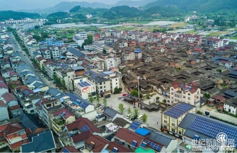 近年來，浙江省縉云縣縣委、縣政府高度重視能源工作，把發(fā)展清潔能源作為縉云經(jīng)濟(jì)社會(huì)轉(zhuǎn)型升級(jí)的重要抓手，大力在風(fēng)、光、水等清潔能源資源上做文章、謀發(fā)展，取得了較好的成績。先后引進(jìn)并推動(dòng)了國網(wǎng)新源控股公司投資的縉云抽水蓄能電站項(xiàng)目，華能新能源公司投資的縉云縣風(fēng)力發(fā)電項(xiàng)目，晶科電力、北京京能集團(tuán)等公司投資的縉云農(nóng)光互補(bǔ)電站項(xiàng)目等一批總投資近200億元的重大能源項(xiàng)目，為縉云縣的綠色發(fā)展奠定了堅(jiān)實(shí)基礎(chǔ)