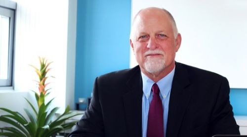 　　【中國儀表網(wǎng) 儀表企業(yè)】2018年3月19日，艾默生發(fā)布消息稱，已任命白恩偉 (Edwin M. (Ed) Boone) 為亞太區(qū)總裁，并晉升李潔(Jennie Li)為艾默生副總裁兼中國區(qū)總經(jīng)理。  　　白恩偉負責艾默生在亞太地區(qū)的企業(yè)運營和戰(zhàn)略發(fā)展