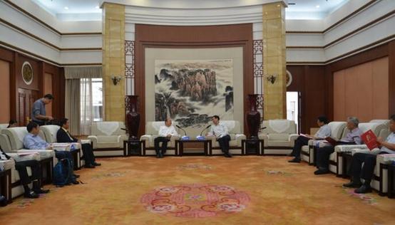 



　　日益嚴(yán)峻的縣市招商困境一再提示，作為地方經(jīng)濟發(fā)展的主要抓手，招商引資模式亟待革新。革新傳統(tǒng)招商模式，走進(jìn)精準(zhǔn)招商新時代，還需要和經(jīng)濟轉(zhuǎn)型升級、供給側(cè)改革緊密結(jié)合