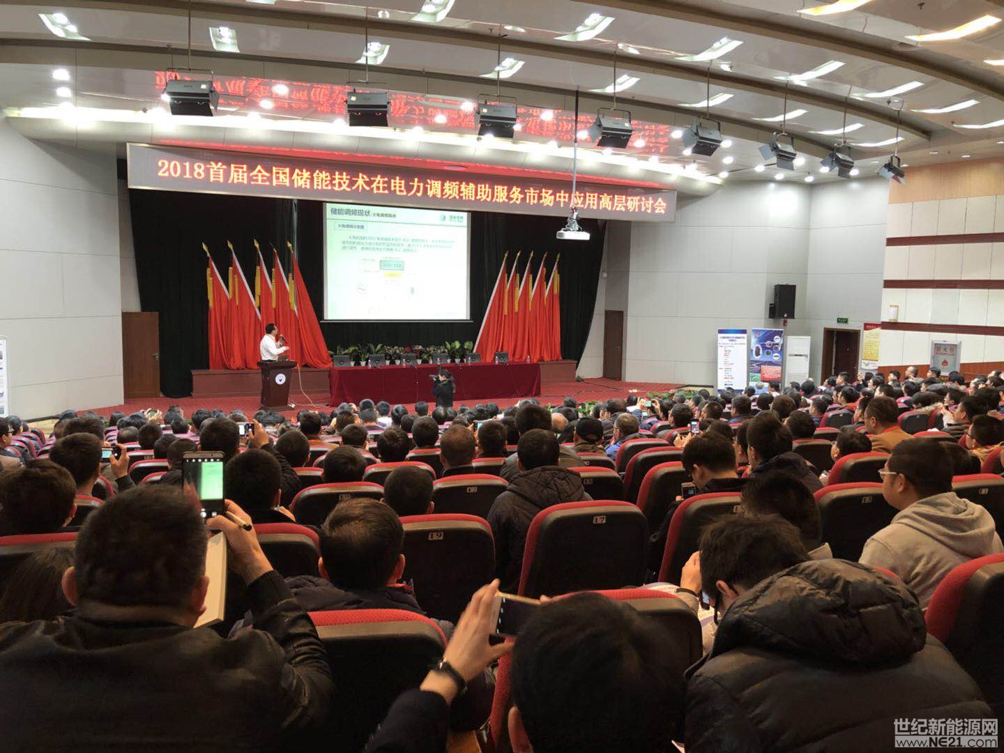 中國儲能網(wǎng)訊：每年都說是儲能元年，而電力調(diào)頻輔助總算讓儲能看到一點“春天”的影子。

3月21日，全國首屆儲能技術(shù)在調(diào)頻輔助服務(wù)市場中應(yīng)用高層研討會在山西太原理工大學舉行，目前在輔助服務(wù)領(lǐng)域，山西省的調(diào)頻交易因補償標準最高，最受儲能企業(yè)青睞