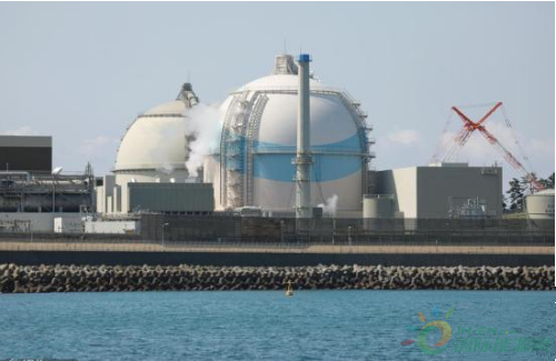 
                    　　據(jù)日媒27日?qǐng)?bào)道，日本四國(guó)電力公司宣布，鑒于重新啟動(dòng)需要實(shí)施安全改造，所需費(fèi)用過(guò)于高昂，公司董事會(huì)已經(jīng)決定對(duì)愛(ài)媛縣伊方核電站的2號(hào)機(jī)組實(shí)施廢堆。
 
　　伊方核電站位于愛(ài)媛縣伊方町，2號(hào)機(jī)組于1982年首次投入運(yùn)轉(zhuǎn)，至今已有36年