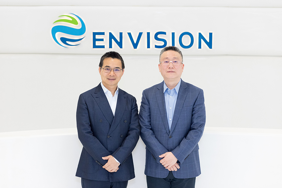                        全球數(shù)字能源科技領(lǐng)軍企業(yè)遠(yuǎn)景與國(guó)內(nèi)領(lǐng)先的智能電動(dòng)汽車公司威馬汽車簽訂戰(zhàn)略合作協(xié)議。遠(yuǎn)景將在智能物聯(lián)網(wǎng)、綠色充電服務(wù)、電池管理技術(shù)研發(fā)、基金投資和生態(tài)構(gòu)建等方面同威馬汽車戰(zhàn)略合作，未來(lái)威馬汽車將同遠(yuǎn)景物聯(lián)網(wǎng)平臺(tái)智能互聯(lián)