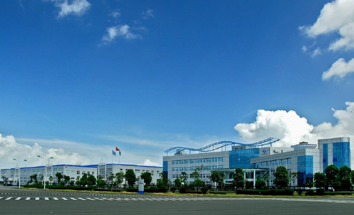 　　【中國(guó)儀表網(wǎng) 儀表企業(yè)】近日，寧波水表公布2017年度財(cái)報(bào)，報(bào)告顯示2017年公司營(yíng)業(yè)收入為8.14億元，較上年同期下滑1.46%；歸屬于掛牌公司股東的凈利潤(rùn)為1.21億元，較上年同期下滑7.18%。  圖片來(lái)自寧波水表 　　寧波水表主要從事各類(lèi)型水表的研發(fā)、生產(chǎn)、銷(xiāo)售和服務(wù)，涵蓋智能水表、機(jī)械水表等多種水計(jì)量產(chǎn)品