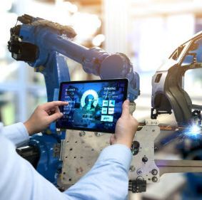 
	文丨100EC.CN


	 


	當(dāng)前，國內(nèi)外企業(yè)工業(yè)互聯(lián)網(wǎng)平臺(tái)正處于規(guī)?；瘮U(kuò)張的關(guān)鍵期，毋庸置疑，工業(yè)互聯(lián)網(wǎng)平臺(tái)成為推動(dòng)制造業(yè)與互聯(lián)網(wǎng)融合發(fā)展的重要抓手。本文為大家整理出當(dāng)前國內(nèi)外26家領(lǐng)先企業(yè)工業(yè)互聯(lián)網(wǎng)平臺(tái)信息，以供大家參考：


	


	01、公司名稱：航天云網(wǎng)


	


	平臺(tái)名稱：INDICS平臺(tái)


	


	航天科工基于自身在制造業(yè)的雄厚實(shí)力和在工業(yè)互聯(lián)網(wǎng)領(lǐng)域的先行先試經(jīng)驗(yàn)，打造了工業(yè)互聯(lián)網(wǎng)平臺(tái)INDICS