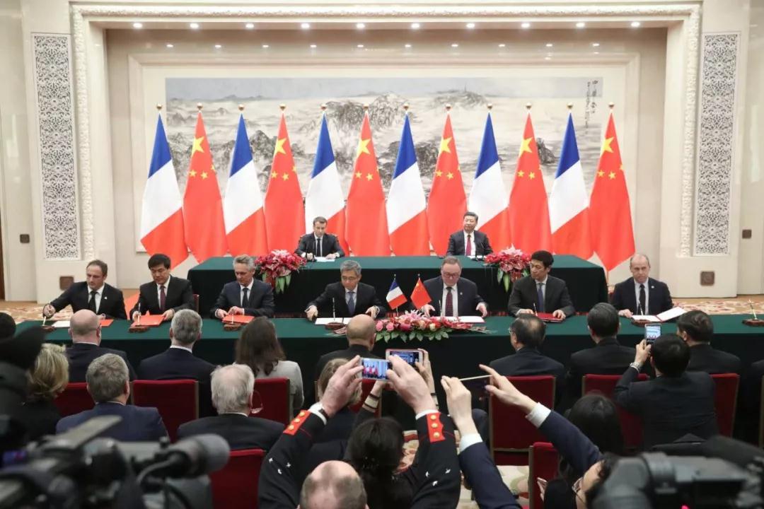 日前中法確定在核能領(lǐng)域開展合作，確定項目建設(shè)。財經(jīng)日歷資訊快遞貴金屬模擬交易貴金屬專家直播室金投網(wǎng)貴金屬行情軟件在國家主席習(xí)近平與來訪的法國總統(tǒng)馬克龍共同見證下，中國廣核集團（以下簡稱中廣核）董事長賀禹與法國替代能源與原子能委員會（CEA）主席韋爾威爾德在北京人民大會堂簽訂了核研發(fā)技術(shù)領(lǐng)域合作協(xié)議，雙方將在核反應(yīng)堆技術(shù)、先進燃料和材料、燃料循環(huán)后端等方面深化合作