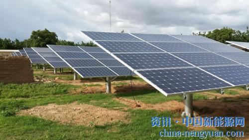                                                                                                                                                                     
	　　在集中式地面電站逐漸收縮的時(shí)候，近三倍增長(zhǎng)的分布式光伏無(wú)疑是另一個(gè)爆發(fā)點(diǎn)。而在經(jīng)歷過(guò)幾輪的洗禮之后，業(yè)內(nèi)認(rèn)為，分布式光伏企業(yè)一方面要提升智能化運(yùn)維水平，另一方面在光伏與其它產(chǎn)