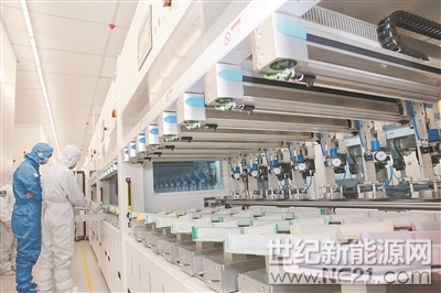  28日，南通蘇民新能源5GW高效光伏電池項(xiàng)目一期在通州灣示范區(qū)啟動(dòng)生產(chǎn)。該項(xiàng)目車(chē)間是目前全球最大的光伏電池片制造單體車(chē)間