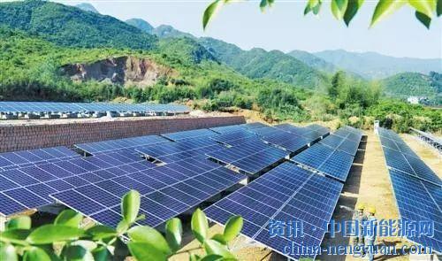                                                                                                                                                                     
	　　在剛剛過(guò)去的全國(guó)兩會(huì)上，光伏扶貧再一次成為代表委員們熱議的焦點(diǎn)，“加大光伏扶貧支持力度”、“建議推動(dòng)光伏扶貧有效落實(shí)”的呼聲不