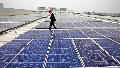 2017年,是光伏行業(yè)的利好之年，從近期光伏上市公司業(yè)績(jī)披露情況看，34家A股上市公司中，9成業(yè)績(jī)飄紅,其中僅4家公司出現(xiàn)虧損。財(cái)經(jīng)日歷資訊快遞貴金屬模擬交易貴金屬專(zhuān)家直播室金投網(wǎng)貴金屬行情軟件而國(guó)家能源局網(wǎng)站日前發(fā)布的統(tǒng)計(jì)數(shù)據(jù)顯示,去年前11個(gè)月,我國(guó)光伏發(fā)電量達(dá)1069億千瓦時(shí),同比增長(zhǎng)72%,光伏年發(fā)電量首超1000億千瓦時(shí)