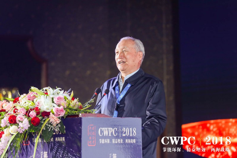  　　第四屆中國國際風(fēng)電復(fù)合材料高峰論壇（CWPC2018）于2018年3月30日上午在江蘇省阜寧縣天鵝湖大酒店隆重召開，來自海內(nèi)外的200多個企業(yè)、600多余位風(fēng)電行業(yè)、復(fù)材行業(yè)的精英參加了本屆盛會。上午的開幕式結(jié)束之后，高峰論壇分別設(shè)置了新材料、新技術(shù)專場，設(shè)計運維優(yōu)化專場，新產(chǎn)品發(fā)布會專場，技術(shù)工藝創(chuàng)新專場，產(chǎn)業(yè)鏈對話專場等多個專場，將呈現(xiàn)大量精彩內(nèi)容