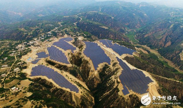 
												
												
	根據(jù)聯(lián)合國(guó)可再生能源署發(fā)布的報(bào)告，近7年來光伏發(fā)電成本降幅達(dá)到70%。伴隨著技術(shù)的進(jìn)步全球迎來了爆發(fā)式的增長(zhǎng)，去年中國(guó)光伏也迎來了近十年最好的發(fā)展機(jī)遇，全國(guó)新增裝機(jī)容量首次突破50GW，提前完成了“十三五”規(guī)劃目標(biāo)，發(fā)展形勢(shì)大好