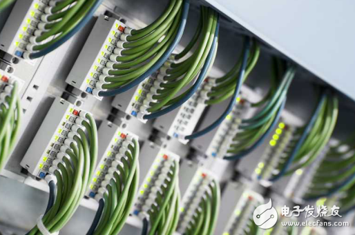 
												
												
	在歐洲，歐盟對智能電表安裝有著強力的監(jiān)管，瑞典、意大利和芬蘭等國家已經(jīng)接近100％的智能電表普及率，并在客戶參與和積極的能源管理舉措方面受益。

	隨著大量的可再生能源引入電網(wǎng)，保持高質(zhì)量電力的穩(wěn)定供應(yīng)正成為一個更大的全球性挑戰(zhàn)