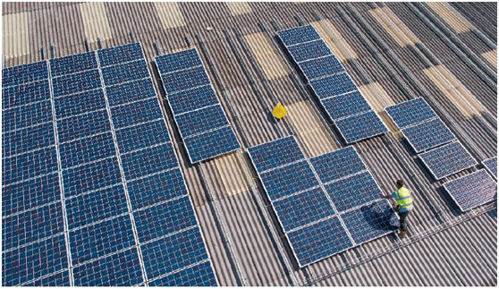                                         
	　　分布式光伏將被納入規(guī)模指標(biāo)管理的消息不脛而走，原本前景大好的勢(shì)頭仿佛一時(shí)間變了風(fēng)向。一旦國家對(duì)分布式從嚴(yán)管理，對(duì)分布式而言無疑是一錘重?fù)? onError=