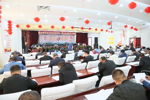 

　　農(nóng)村電氣化網(wǎng)訊：為了將員工的理論學(xué)習(xí)和平日里的實(shí)踐工作更好的結(jié)合，公司系統(tǒng)每年都會(huì)舉行相關(guān)的普考、技術(shù)比武等工作?？荚囯m然只需要短短的幾十分鐘，但是大家平日里的學(xué)習(xí)卻是從不間斷的