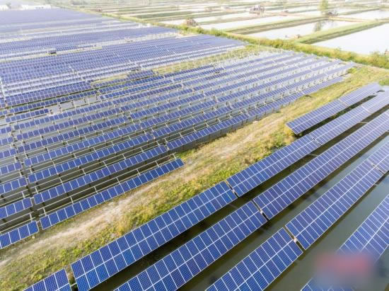                                         
	　　近日，工信部發(fā)文要求嚴(yán)格控制新上單純擴大產(chǎn)能的光伏制造項目?！督?jīng)濟參考報》記者調(diào)研了解到，國內(nèi)光伏又現(xiàn)新產(chǎn)能過剩之憂