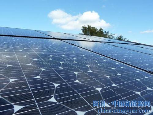                                                                                                                                                                     
	　　3月27日，“國家能源局一紙通知，暫停了光伏領(lǐng)跑者（第三批）大同二期光伏發(fā)電應(yīng)用領(lǐng)跑基地的企業(yè)競爭優(yōu)選等工作，并對該基地3月24日公式內(nèi)容不予認(rèn)可”一